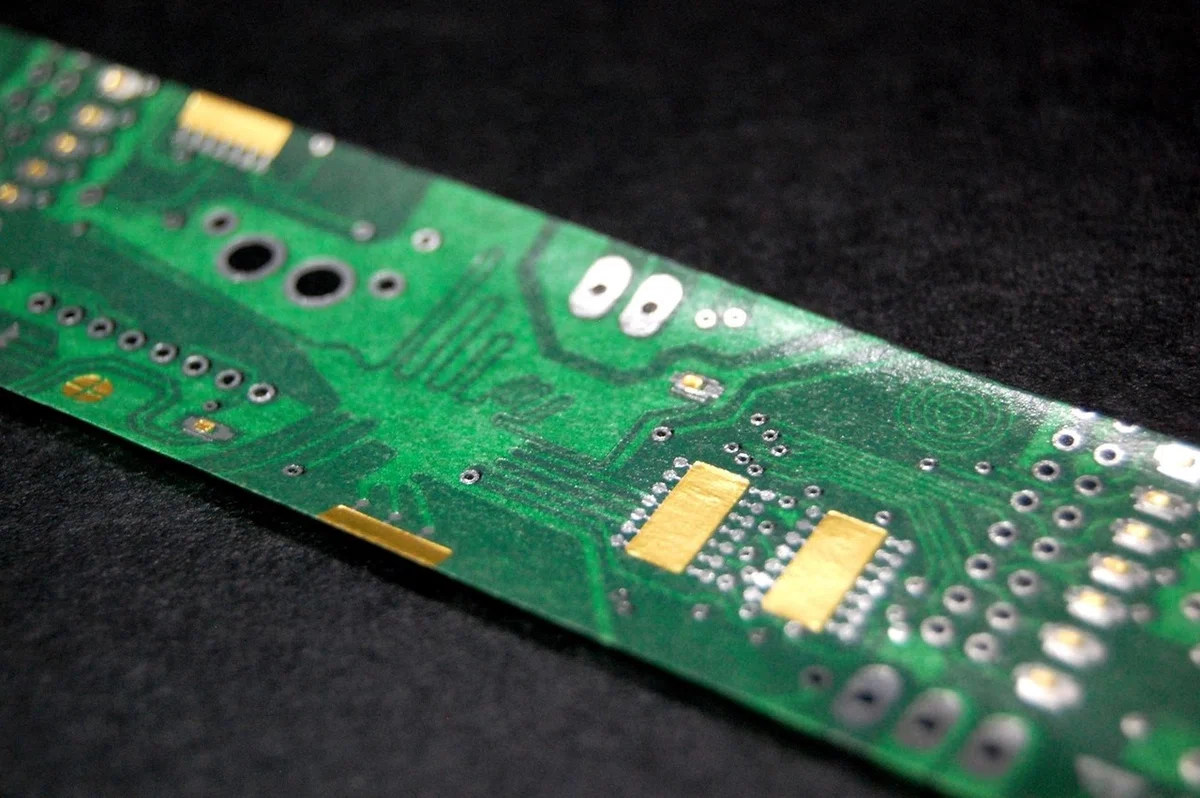 伝説の箔押しマスキングテープ『 ナスカの電子回路 』の衝撃」｜コスモ 