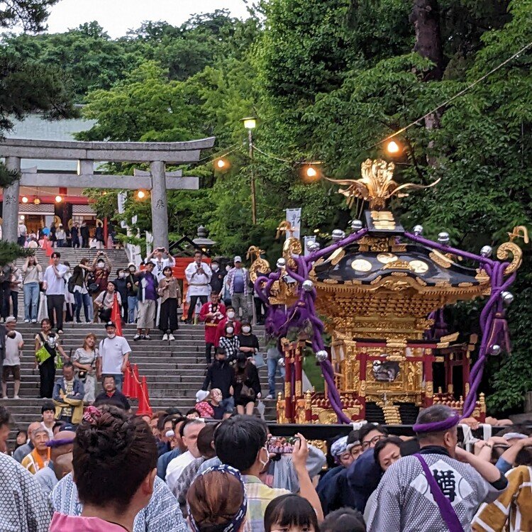 https://j-matsuri.com/sumiyoshi/
ニシン漁が最盛期の頃から始まった別名「小樽まつり」。道内最大級の神輿「百貫神輿」が小樽市内を練り歩く。
#住吉神社例大祭
#北海道
#小樽市
#7月
#まつりとりっぷ #日本の祭 #japanese_festival #祭 #祭り #まつり #祭礼 #festival #旅 #travel #Journey #trip #japan #ニッポン #日本 #祭り好き #お祭り男 #祭り好きな人と繋がりたい #日本文化 #伝統文化