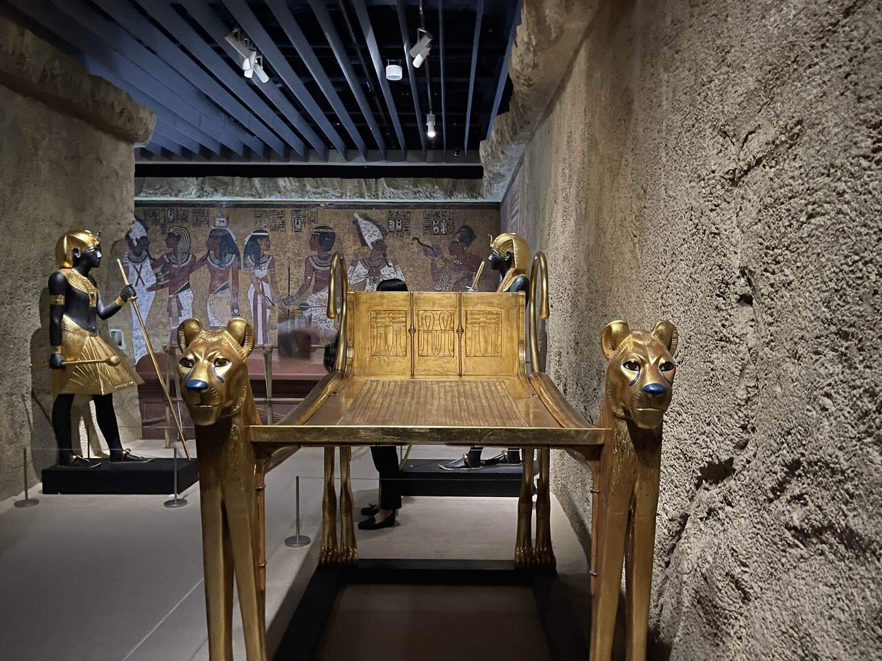 古代エジプトの彫像 死後の神アヌビス ツタンカーメン王のミイラ