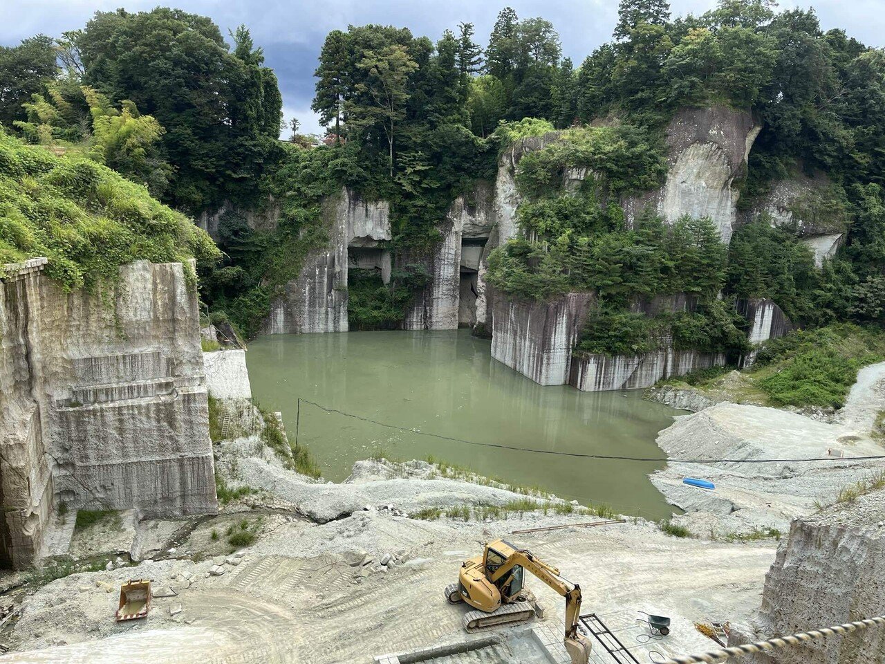 大谷石採石場(1)カネホン採石場｜シラちゃん