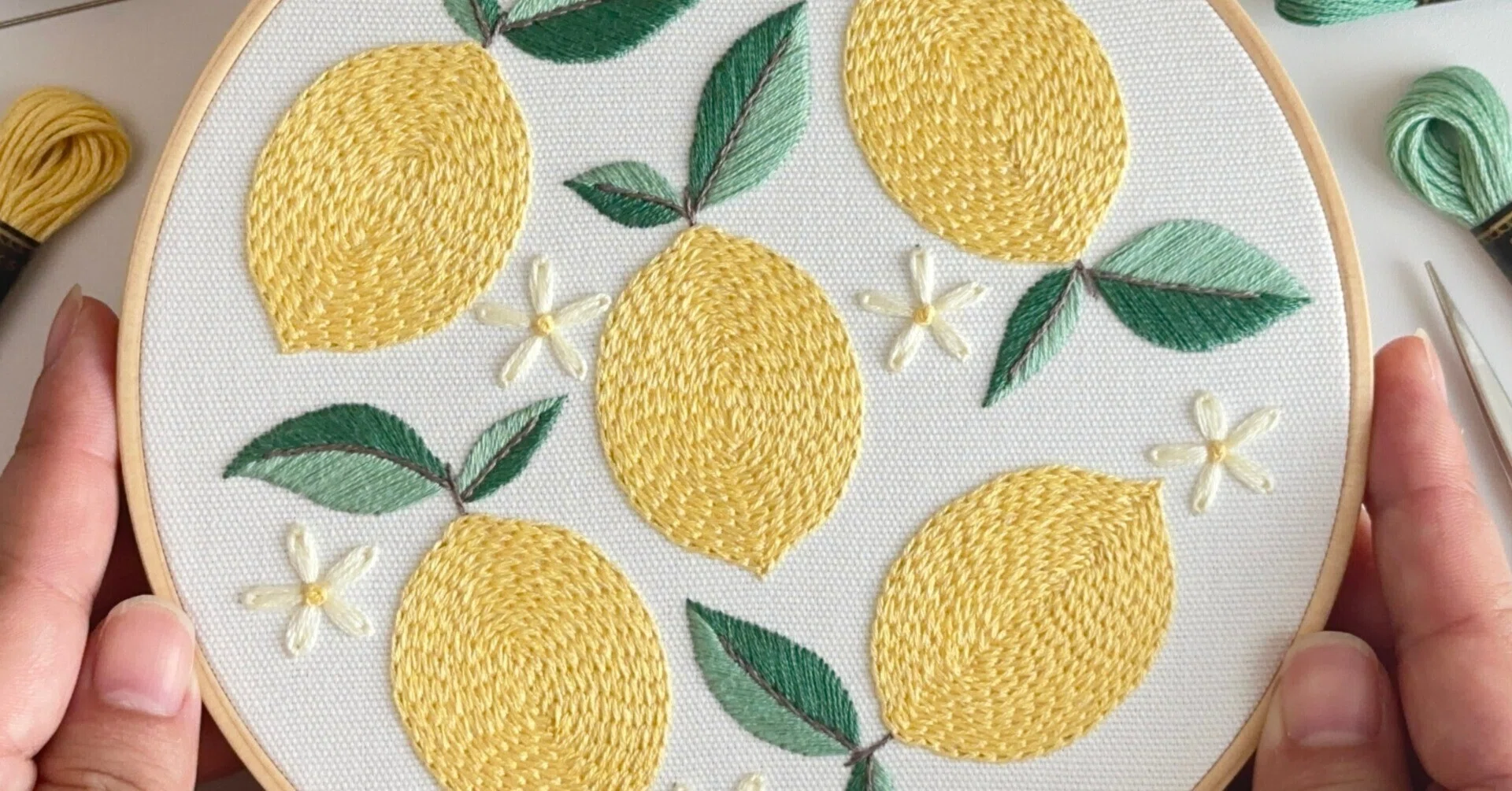 no.016 シアーなレモンとアフリカンビーズの刺繍 PDF図案「レモンの壁飾り」｜はなこまち/刺繍作家