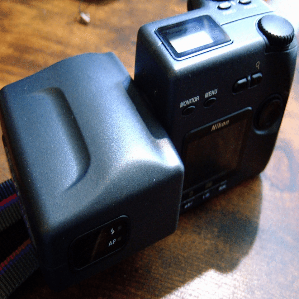 Nikon COOLPIX 990｜元田中マロ