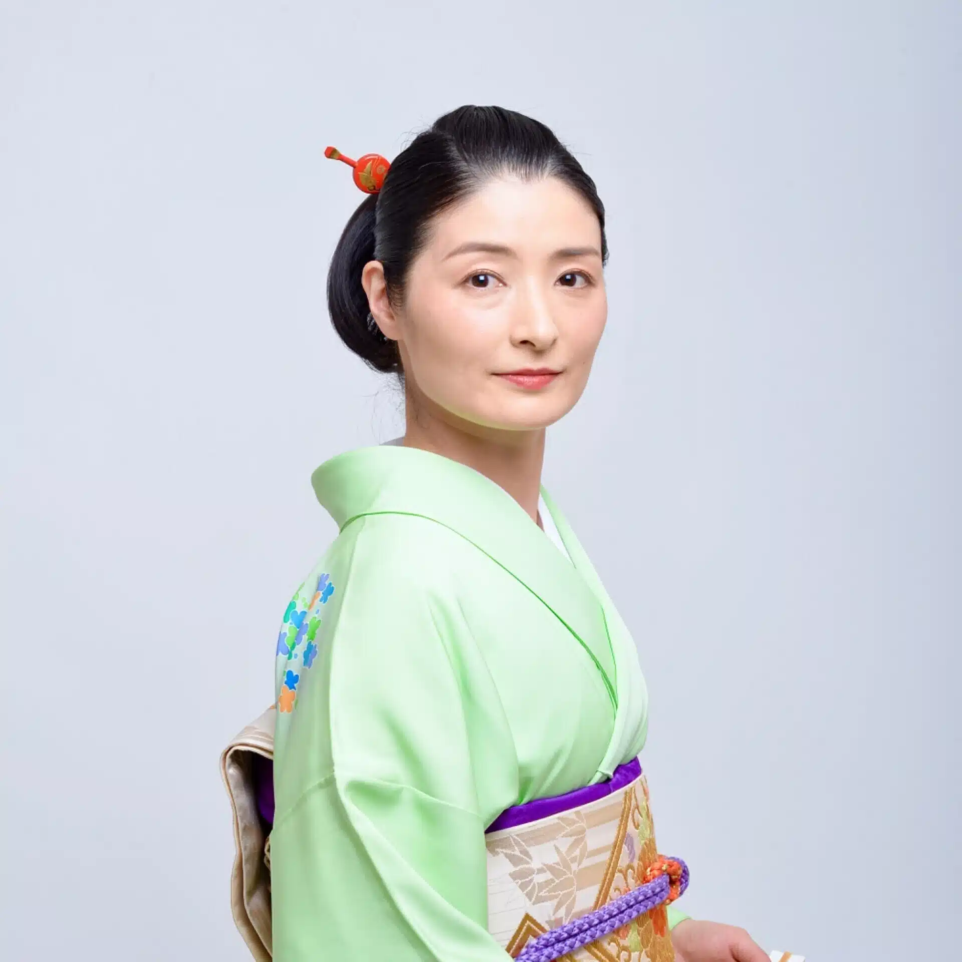 東家三可子