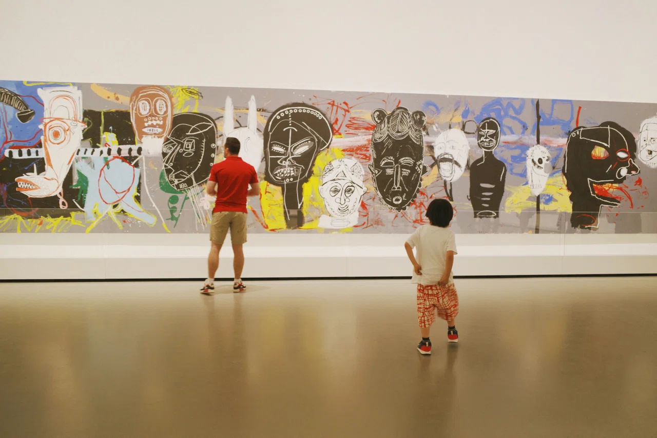 ルイ・ヴィトン財団美術館で、子どもたち大興奮のバスキアウォーホル展