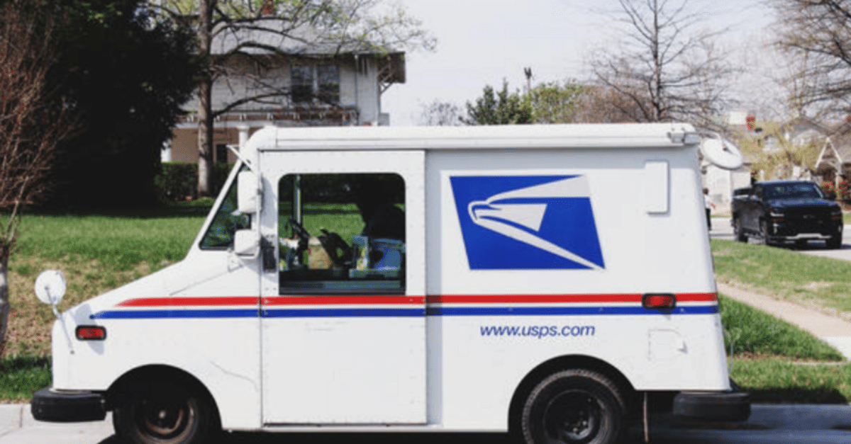 アメリカ郵政公社(USPS)をモチーフとした作品 アメリカ郵便局のpriorityステッカー型マグネット入荷しました