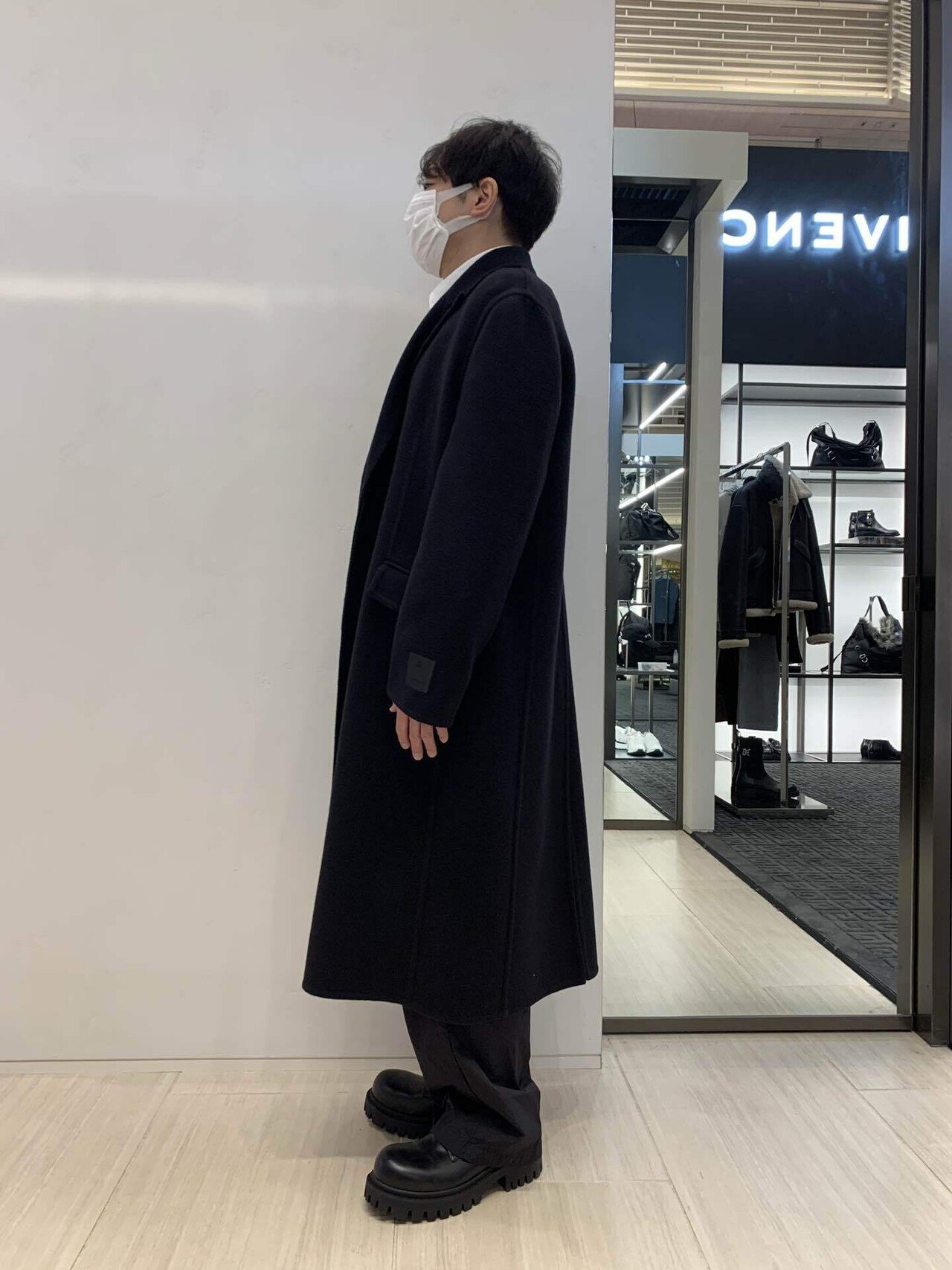 33. GIVENCHY GINZA SIXでコートのサイズを着比べてみた！｜羽生