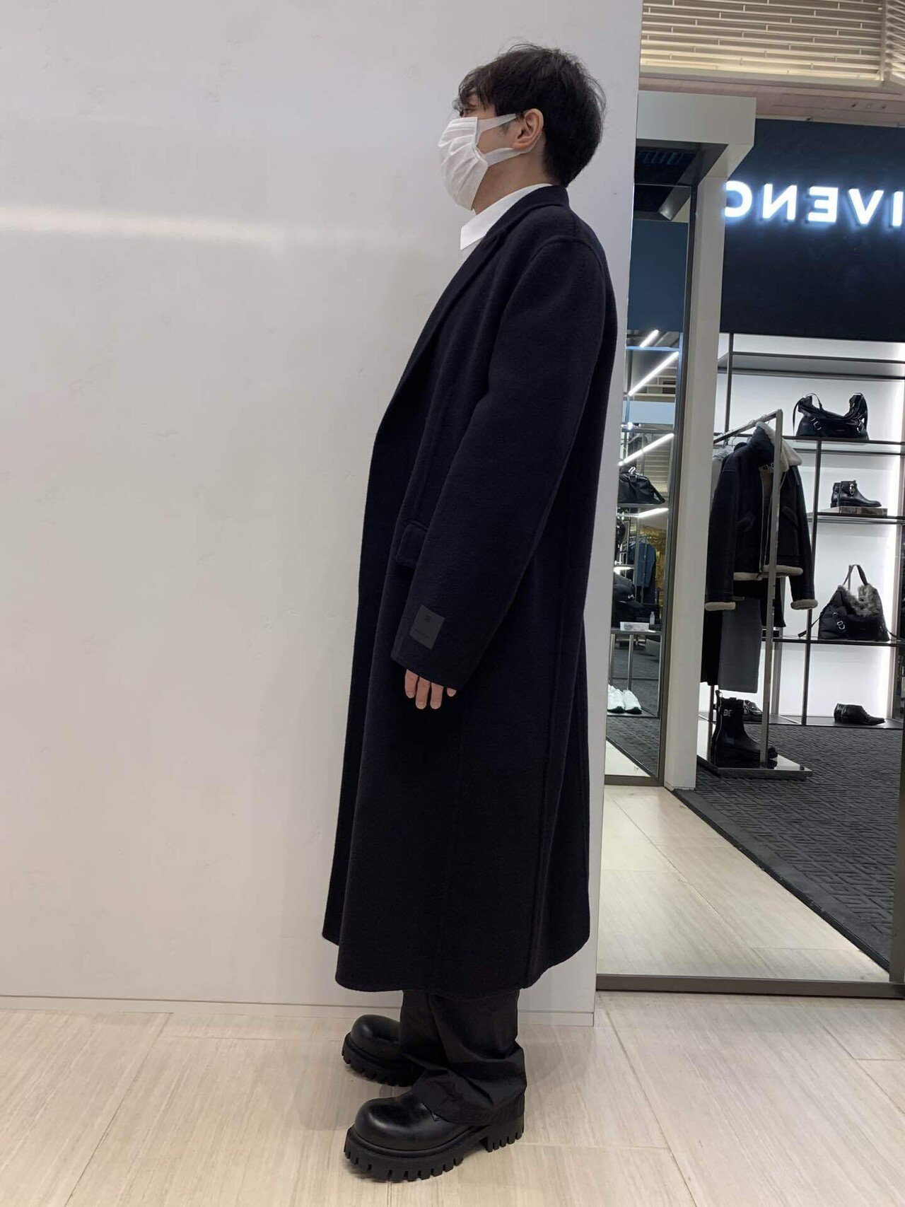 33. GIVENCHY GINZA SIXでコートのサイズを着比べてみた！｜羽生