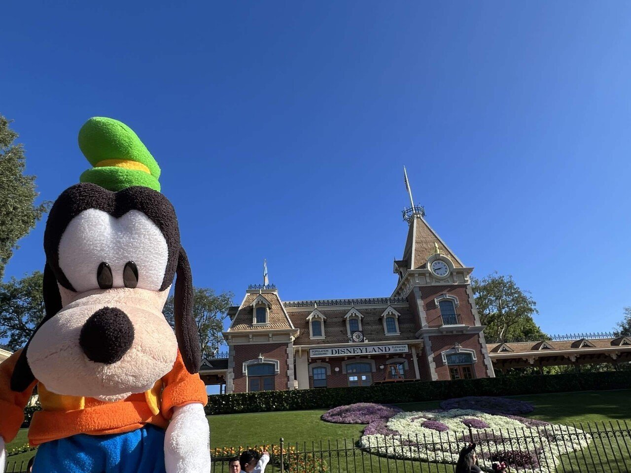 ぐぬいとアナハイム旅 ②ディズニーランド散策編｜しお