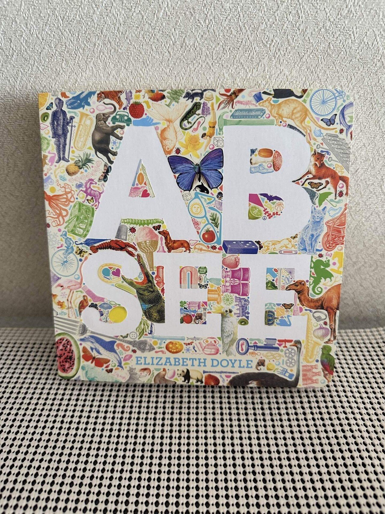 A B SEE】とっても美しいABCの絵本！こどももママも虜になること