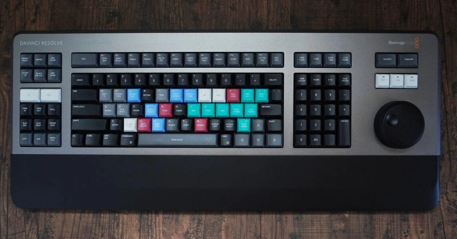 小寺の論壇:普通にキーボードとして優秀な「DaVinci Resolve Editor 小寺の論壇:普通にキーボードとして優秀な「DaVinci Resolve Editor
