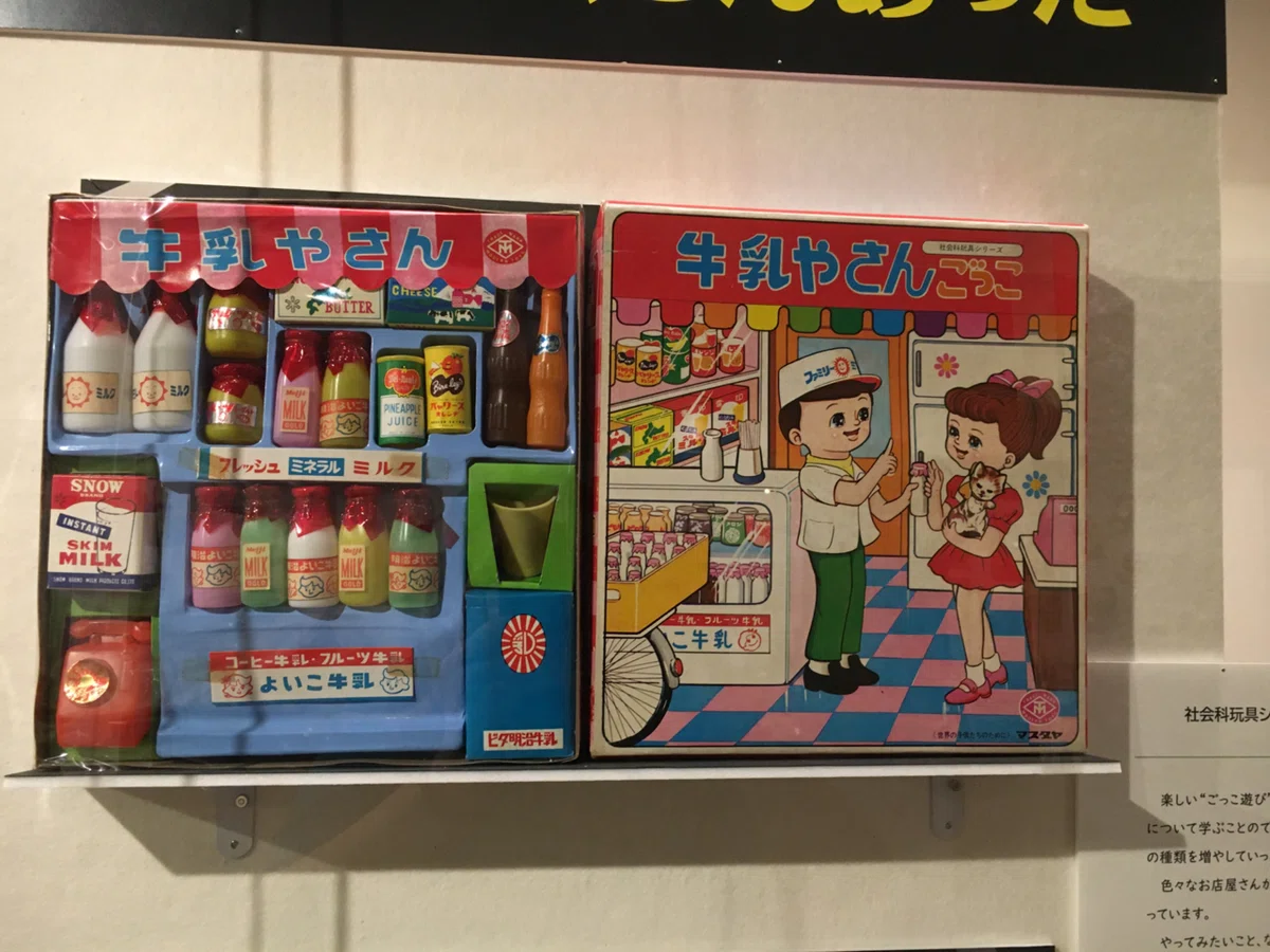 泣いている幼い私を抱きしめた－弥生美術館「いとしのレトロ玩具