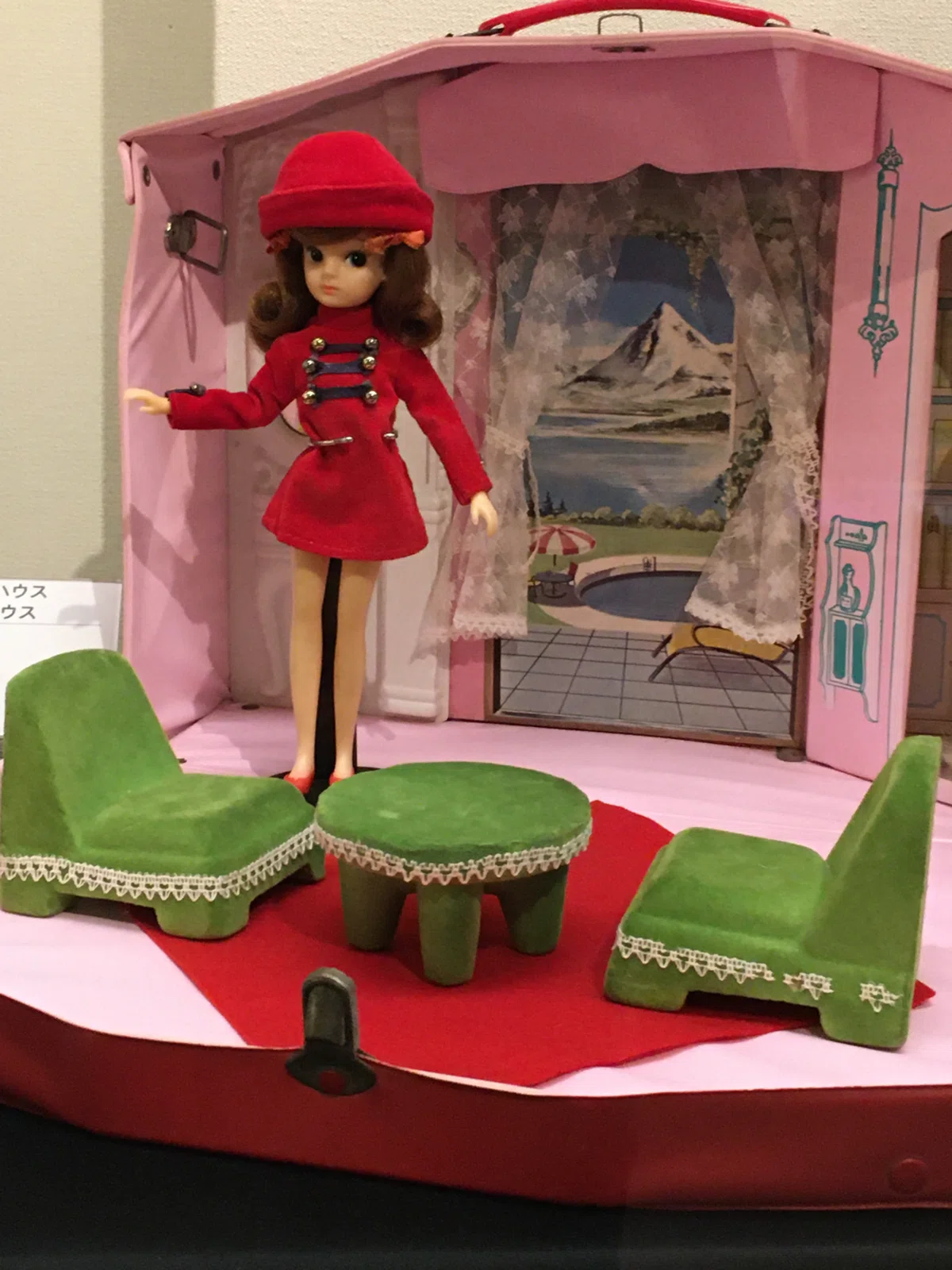 泣いている幼い私を抱きしめた－弥生美術館「いとしのレトロ玩具