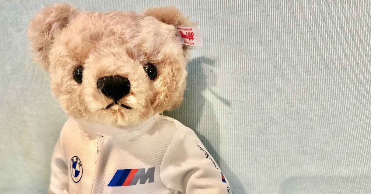 1000体限定 BMW×Steiff レーシングテディベア BMW × Steiff レーシングテディベア登場！ | Tomei-Yokohama BMW