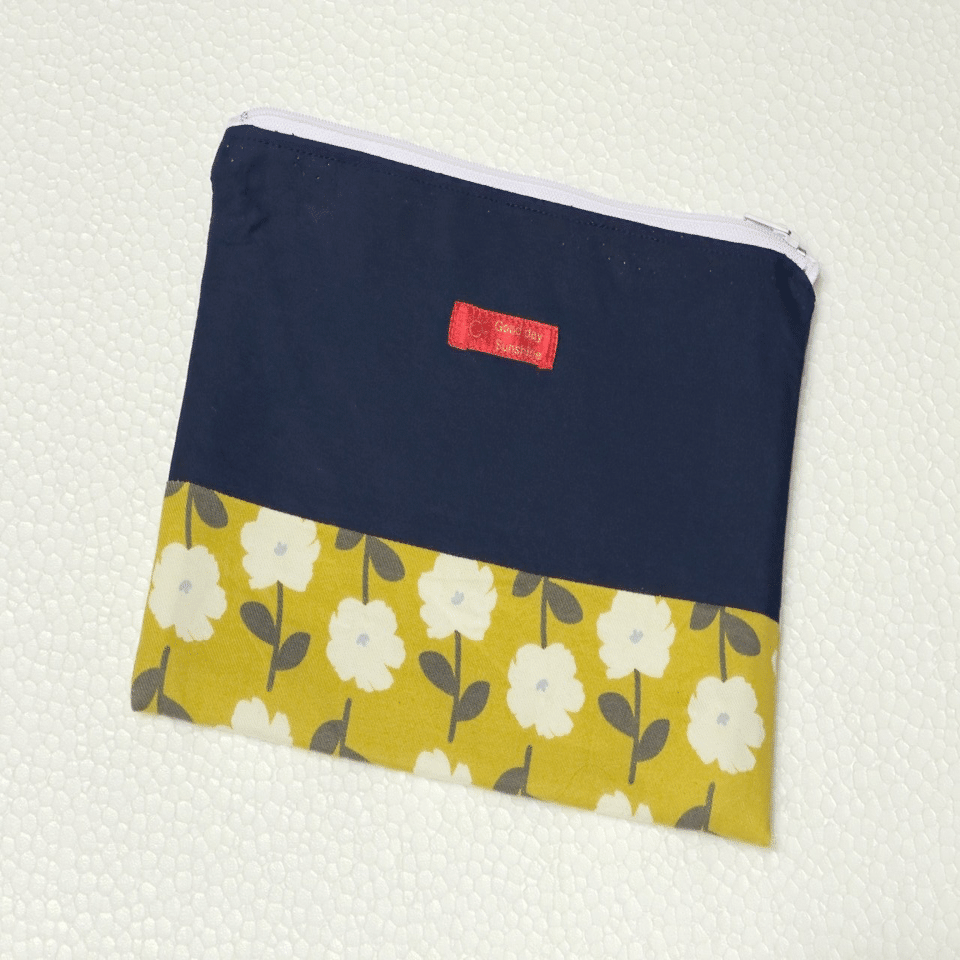 裁縫録0079】 切り替えつきのフラットポーチ｜さざなみあやめ