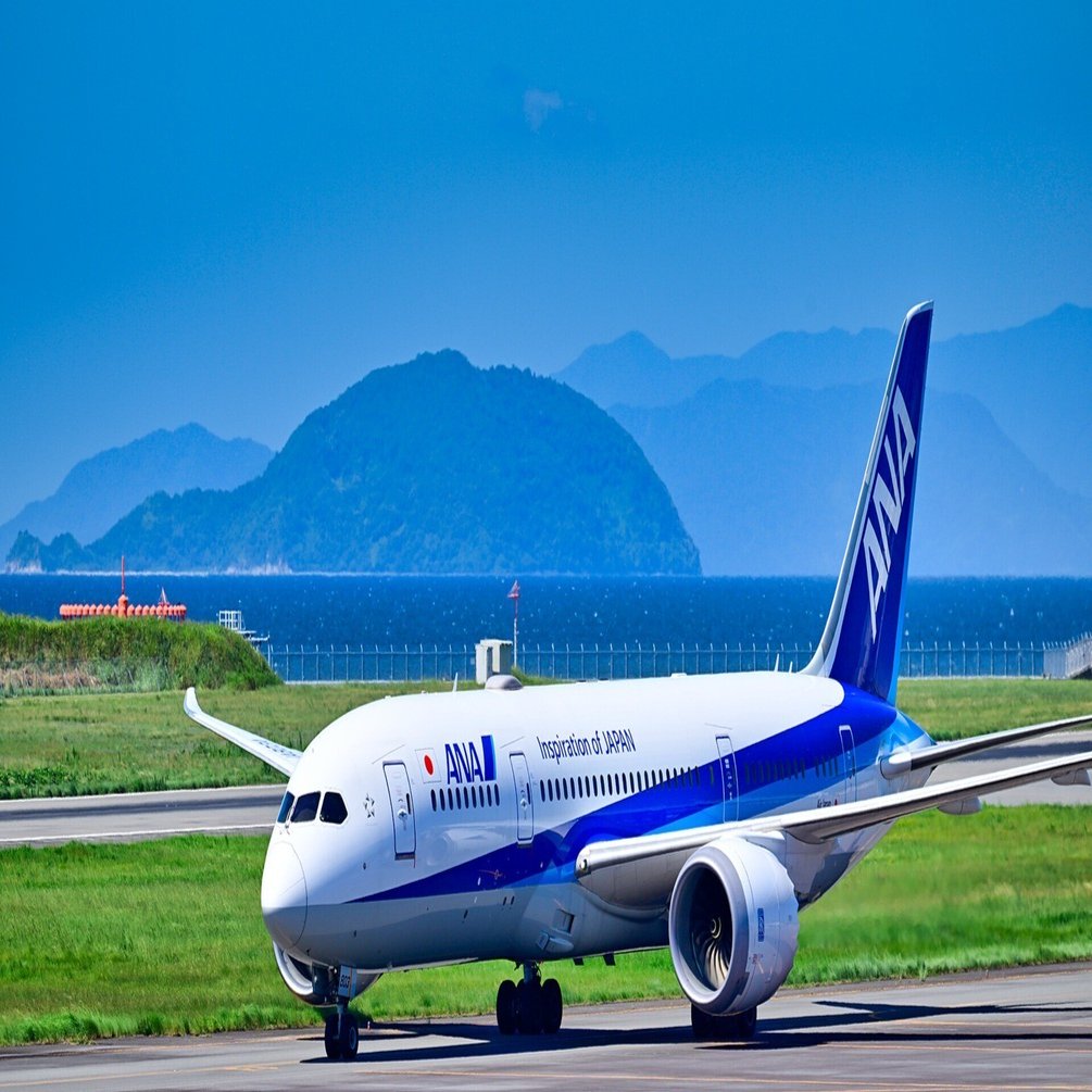 松山でのJA803A｜ただのフォトグラファーでは終わらない | 航空写真家