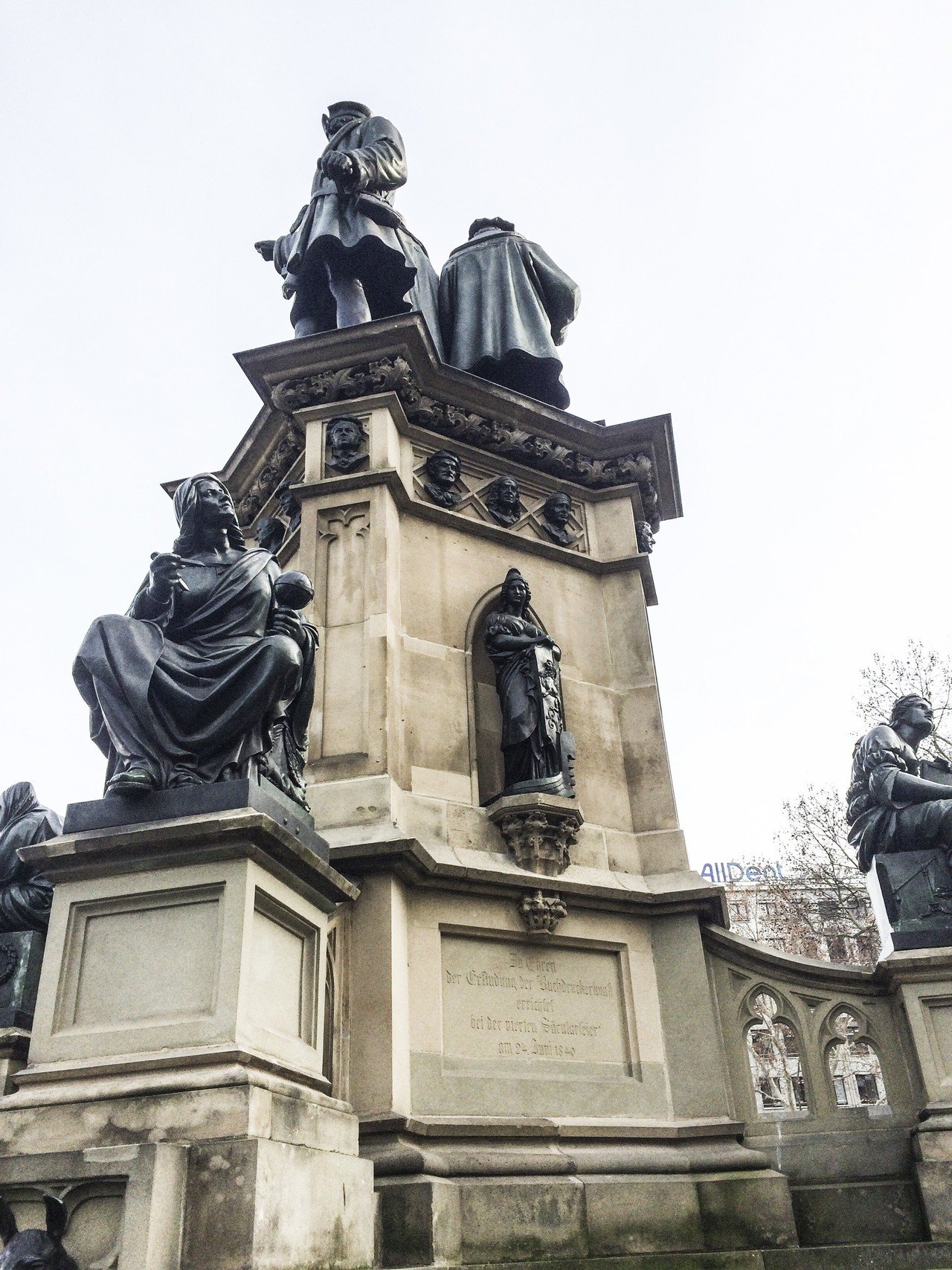 グーテンベルク像 島村俊和作 ブロンズ製ヨハネス・グーテンベルク像