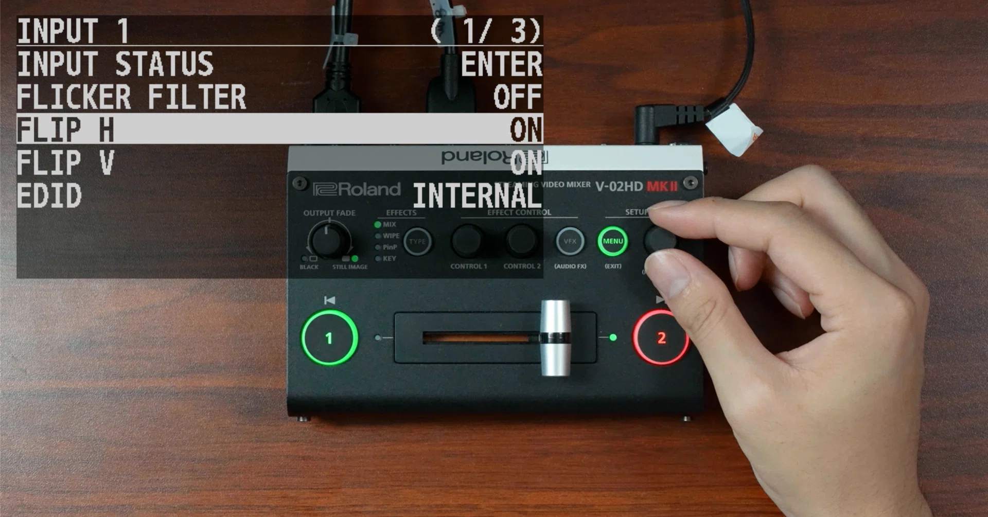 ATEM miniではできないフリップ・ズームを、Rolandのコンパクト