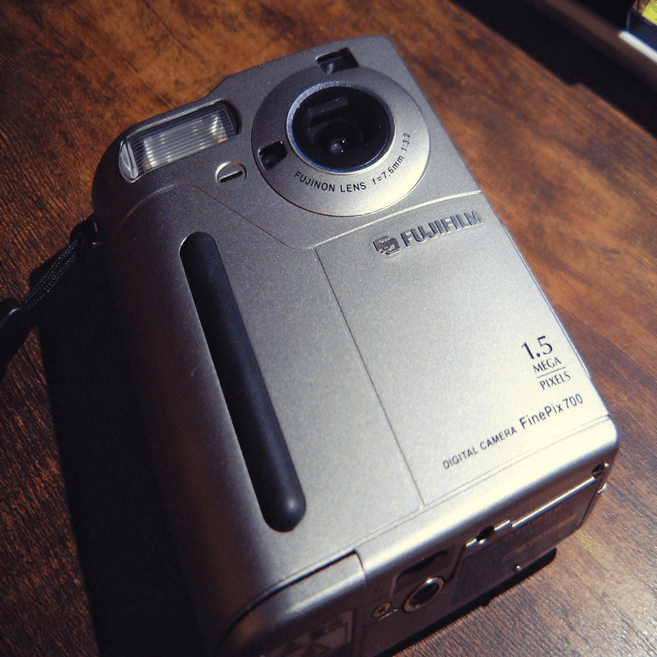 Fujifilm FinePix 700 デジタルカメラ FinePix 700｜元田中マロ