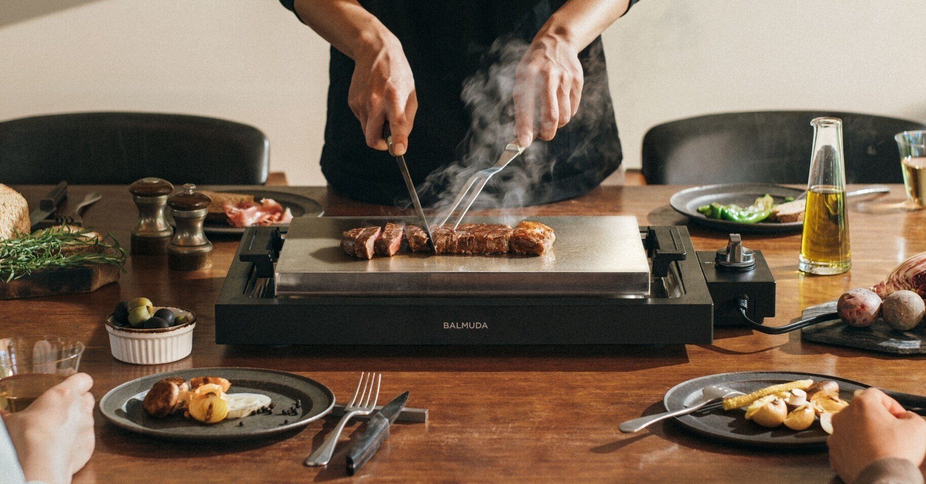 料理のプロが考えたホットプレート「BALMUDA The Plate Pro」製品化 料理のプロが考えたホットプレート「BALMUDA The Plate Pro」製品化