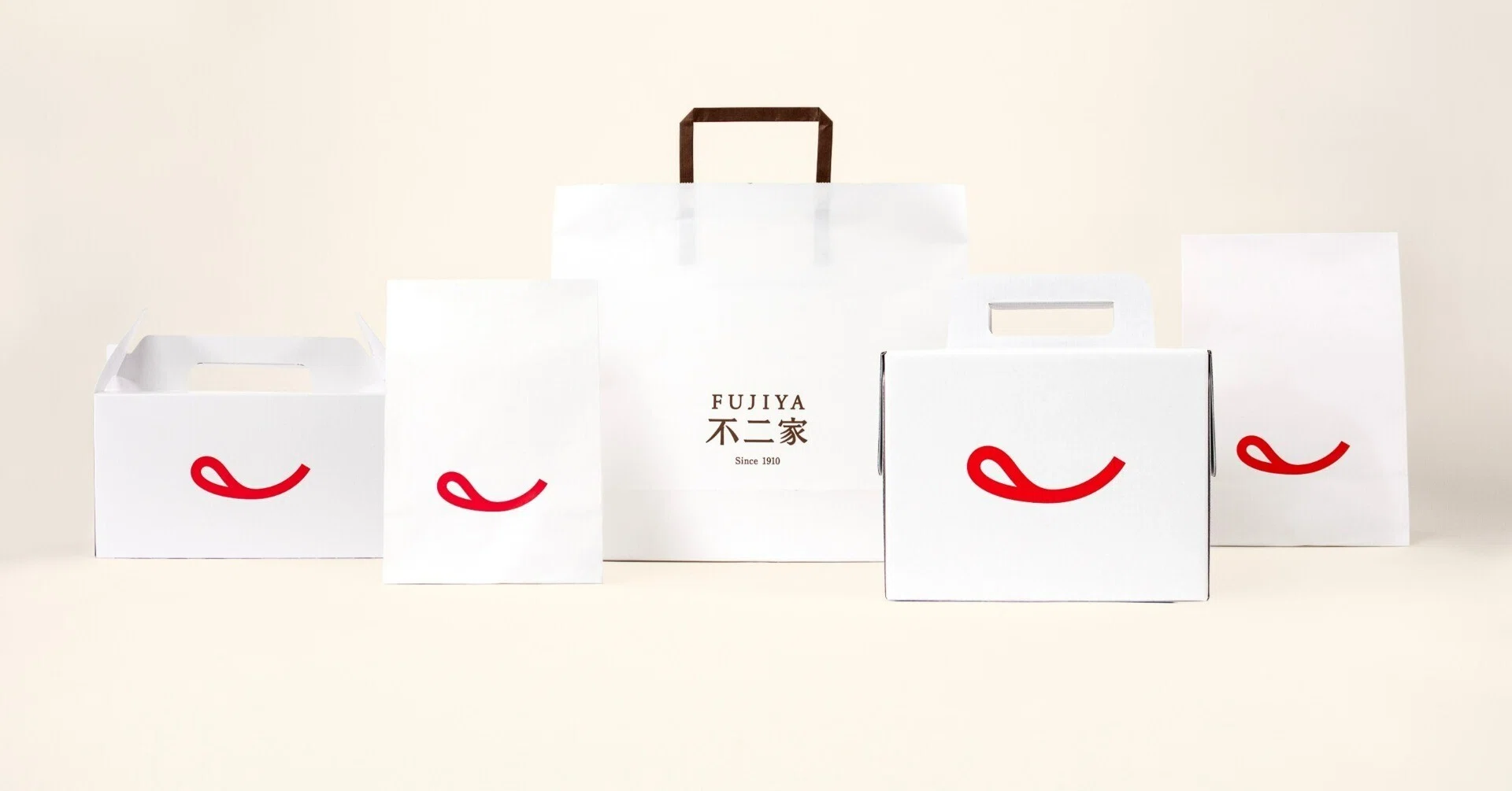 FUJIYA キャラクター看板 不二家洋菓子店の新しいロゴデザインが誕生！ そこに込められた願いと