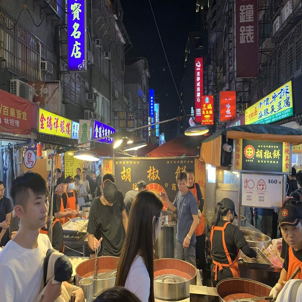 台湾旅行記】夜市で、人混みと美味いものを天秤にかける、ほぼ戦い｜みかみ まき