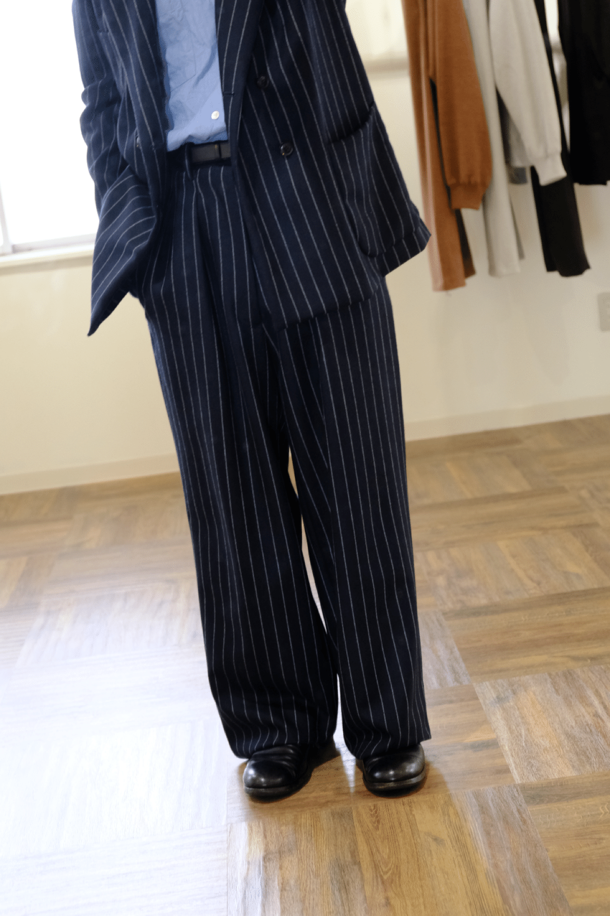 m's braque 濃紺にチョークストライプ。伝統とモダン。｜水岡