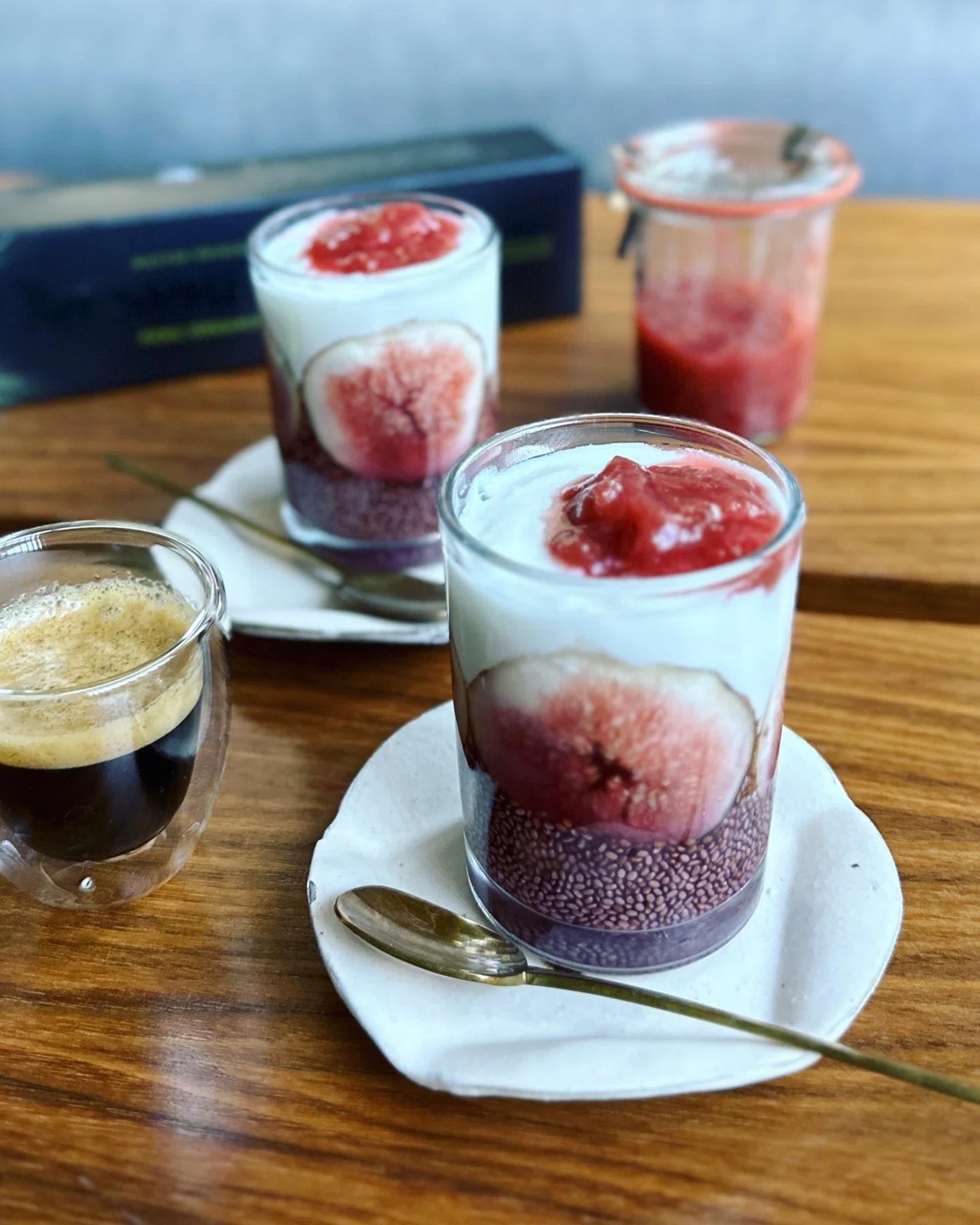コーヒーはアイスからホットへ 秋色のグラスデザート｜みずのさちこ