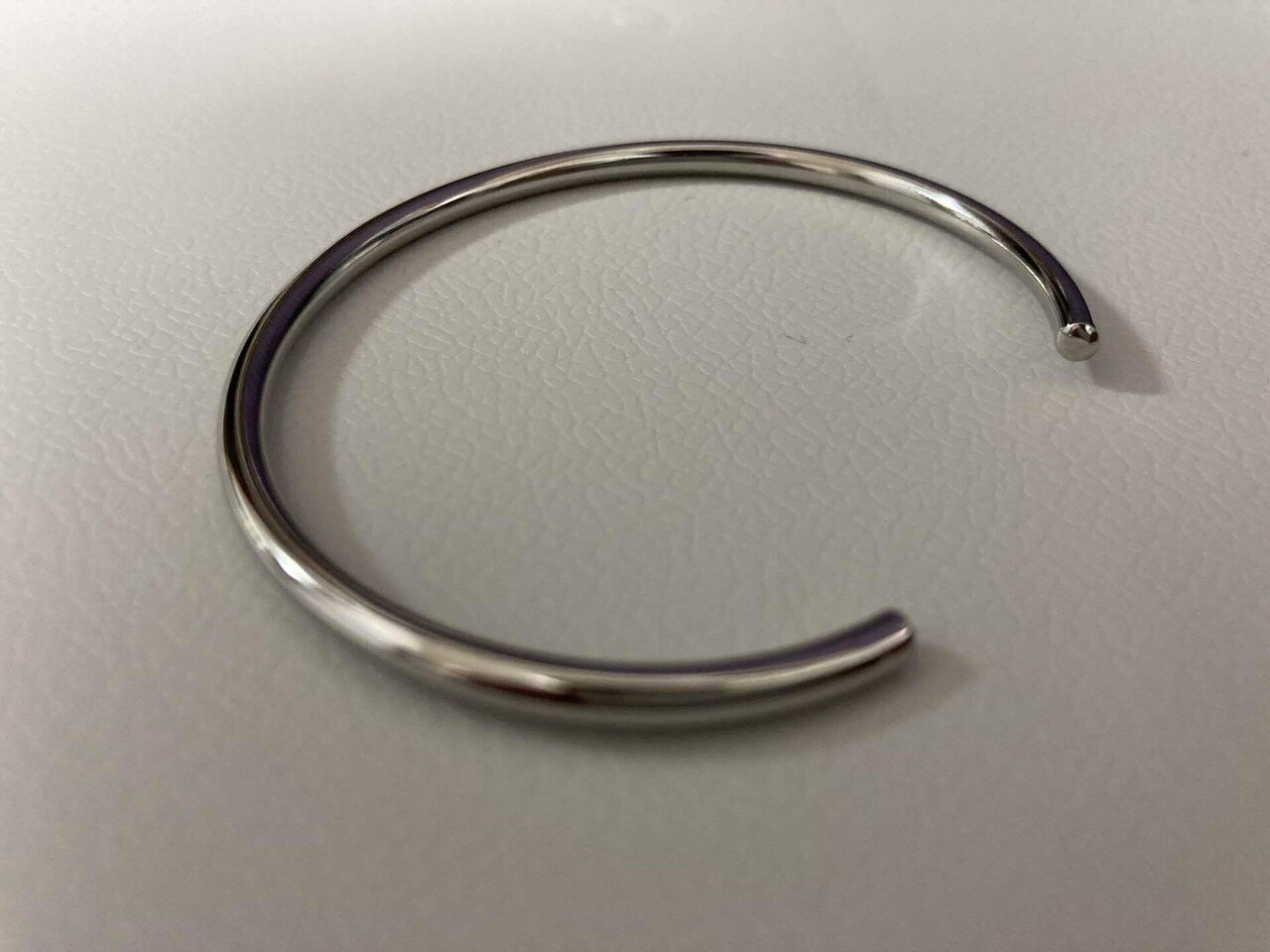 バンコクのマーケットで買ったバングルが大人の男性にちょうど