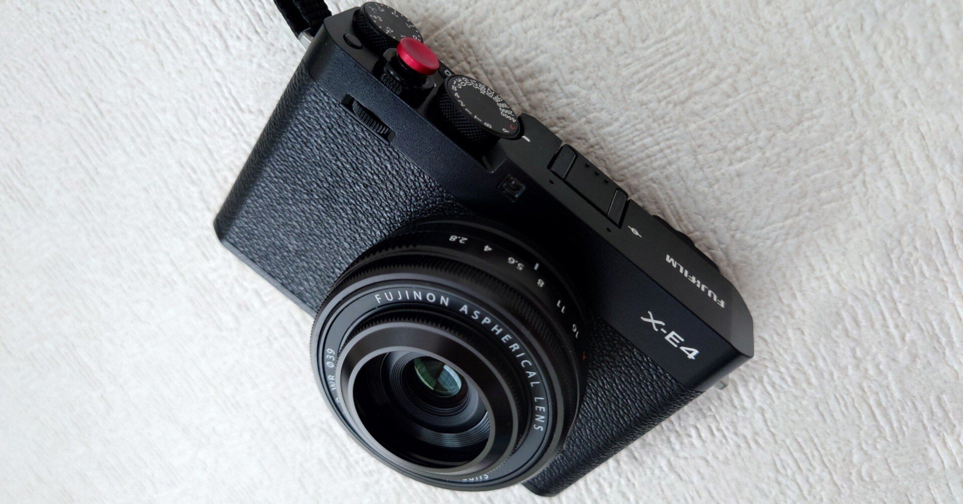 カメラとレンズとフィルムシミュレーション FUJIFILM X-E4｜あお