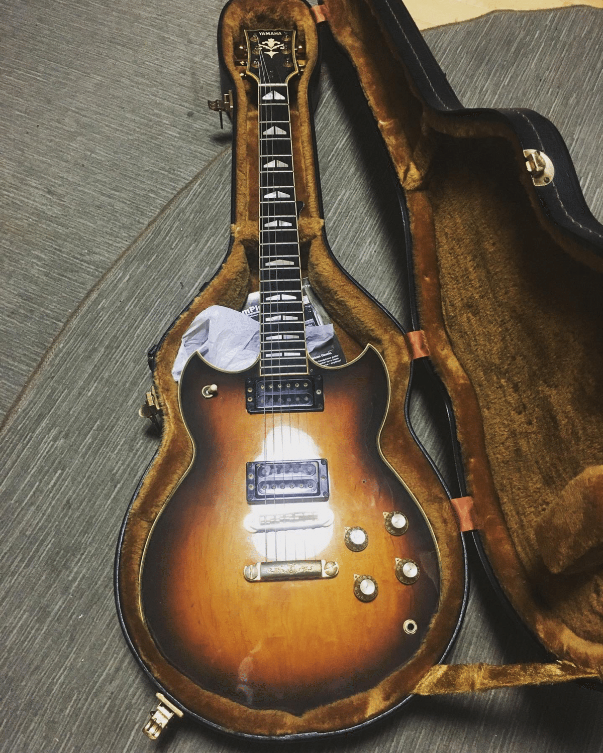 ボディの接着が剥がれたギター YAMAHA SG-1000 1981年製造