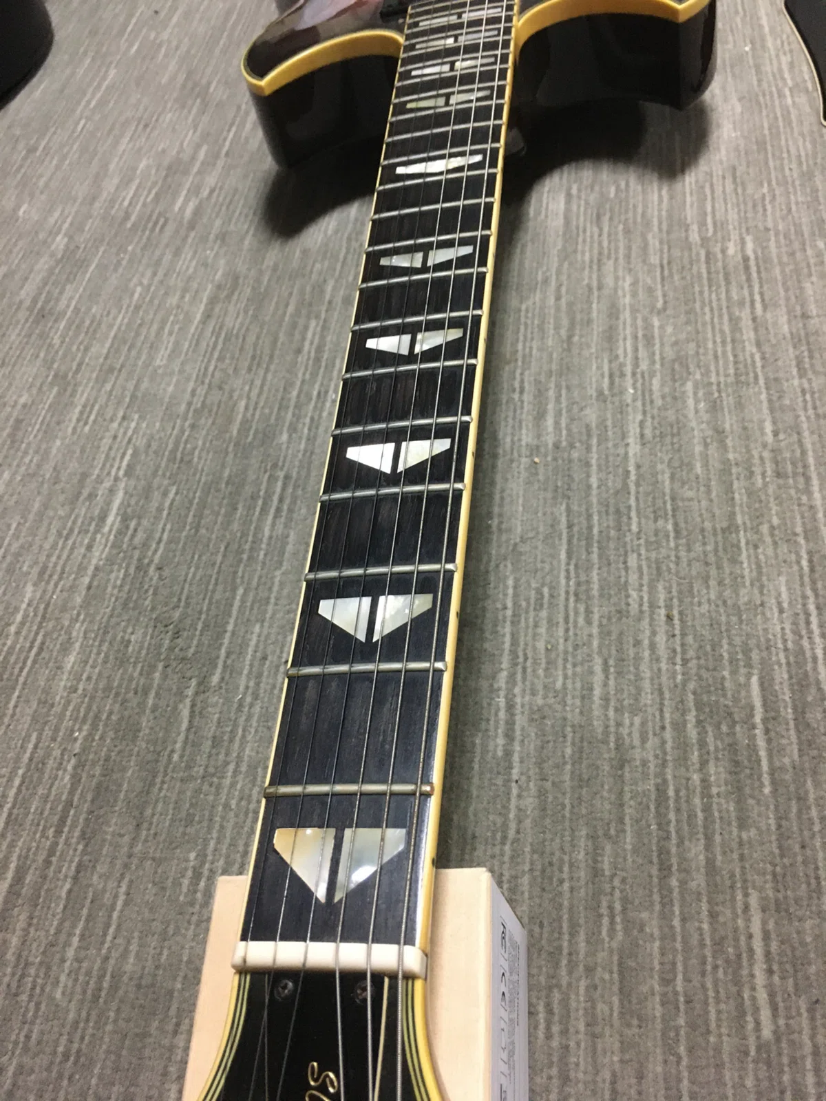 ボディの接着が剥がれたギター YAMAHA SG-1000 1981年製造、それなのに