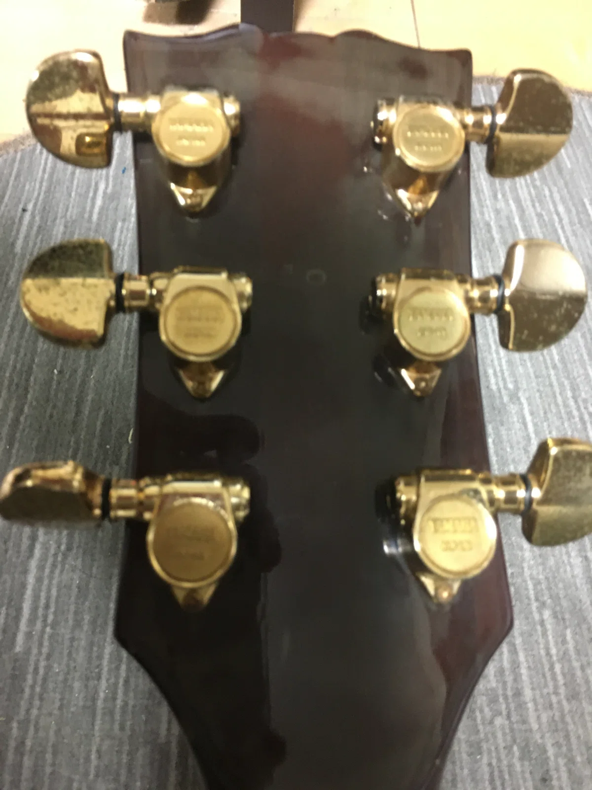 ボディの接着が剥がれたギター YAMAHA SG-1000 1981年製造、それなのに