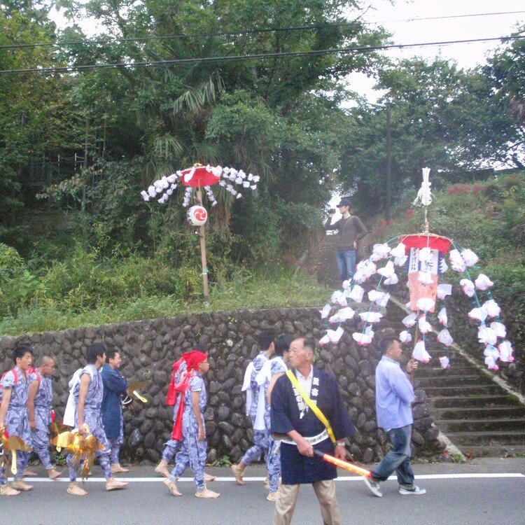 週末に行きたいお祭り
http://j-matsuri.com/houounomai/
金の鳳凰の冠と赤い頭巾を頭にかぶり、大太鼓を中心に舞いを行う。類例のない貴重な舞い。
#鳳凰の舞
#東京都
#西多摩郡
#9月 
#まつりとりっぷ #日本の祭 #japanese_festival #祭 #祭り #まつり #祭礼 #festival #旅 #travel #Journey #trip #japan #ニッポン #日本 #祭り好き #お祭り男 #祭り好きな人と繋がりたい #日本文化 #伝統文化 #伝統芸能