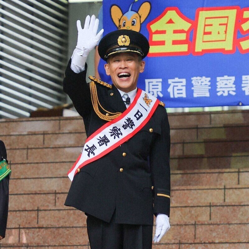 柳沢慎吾 一日警察署長で「あばよ！」 さすがの安定感だが、もう61歳と