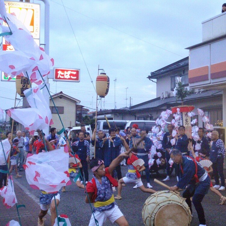 週末に行きたいお祭り
http://j-matsuri.com/houounomai/
金の鳳凰の冠と赤い頭巾を頭にかぶり、大太鼓を中心に舞いを行う。類例のない貴重な舞い。
#鳳凰の舞
#東京都
#西多摩郡
#9月 
#まつりとりっぷ #日本の祭 #japanese_festival #祭 #祭り #まつり #祭礼 #festival #旅 #travel #Journey #trip #japan #ニッポン #日本 #祭り好き #お祭り男 #祭り好きな人と繋がりたい #日本文化 #伝統文化