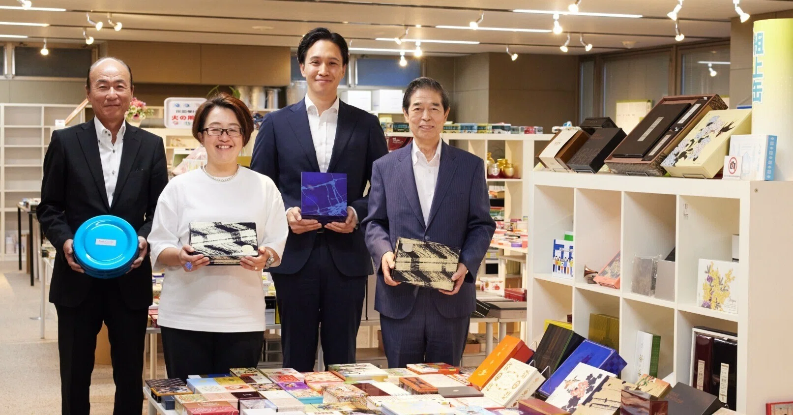 ヨックモックの缶”の歴史！お菓子缶研究家・中田ぷうさんと巡る金方堂