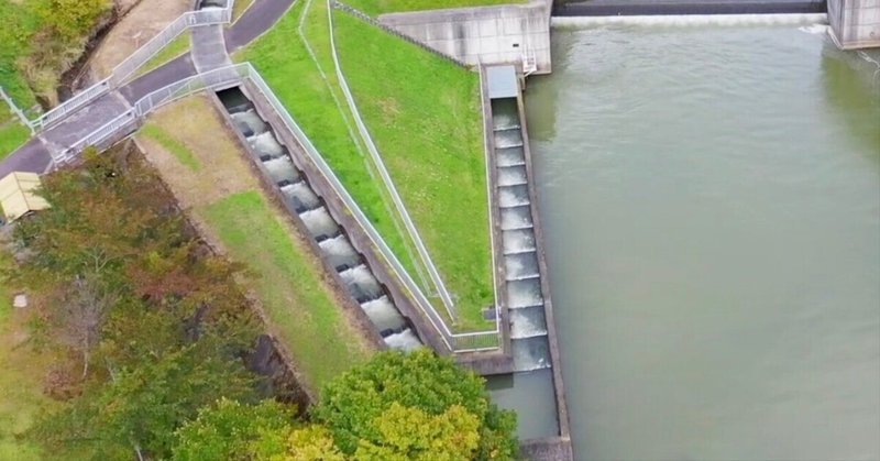 北海道【様似ダム】魚道がある重力式ダム　ドローン