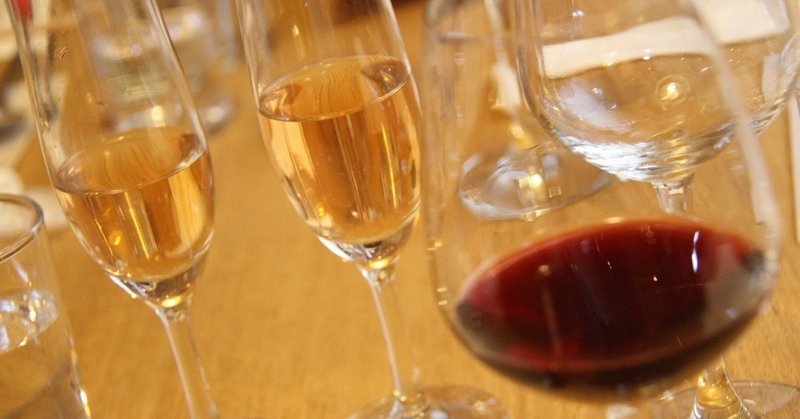 お家でワインを美味しく飲みたいならグラス選びが大切。オススメのワイングラスタイプ5つ。