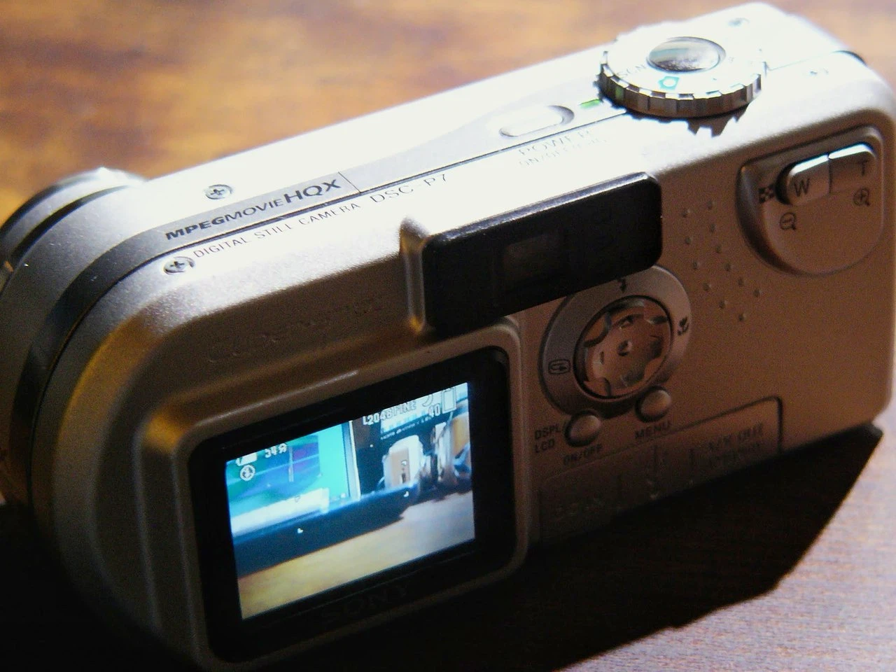 SONY Cyber-shot DSC-P7|元田中マロ SONY Cyber-shot DSC-P7|元田中マロ