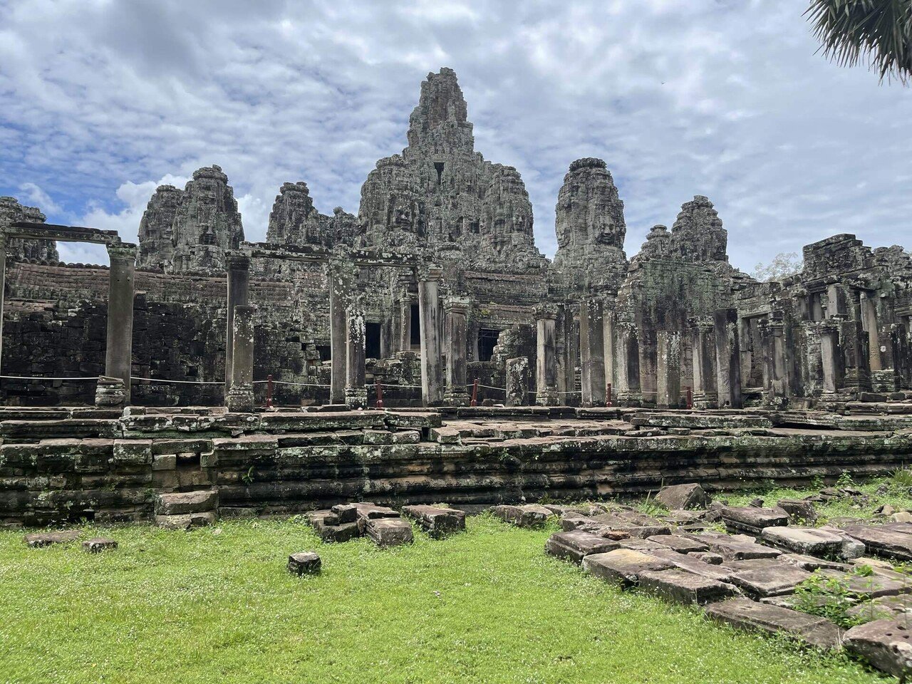 アンコール遺跡群世界遺産のバイヨン寺院のクメールの微笑みです