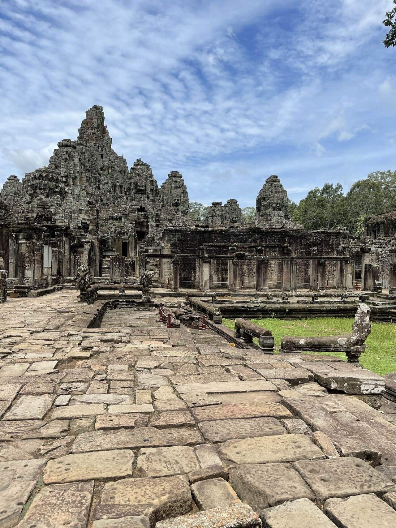 アンコール遺跡群世界遺産のバイヨン寺院のクメールの微笑みです アンコール遺跡群世界遺産のバイヨン寺院のクメールの微笑みです