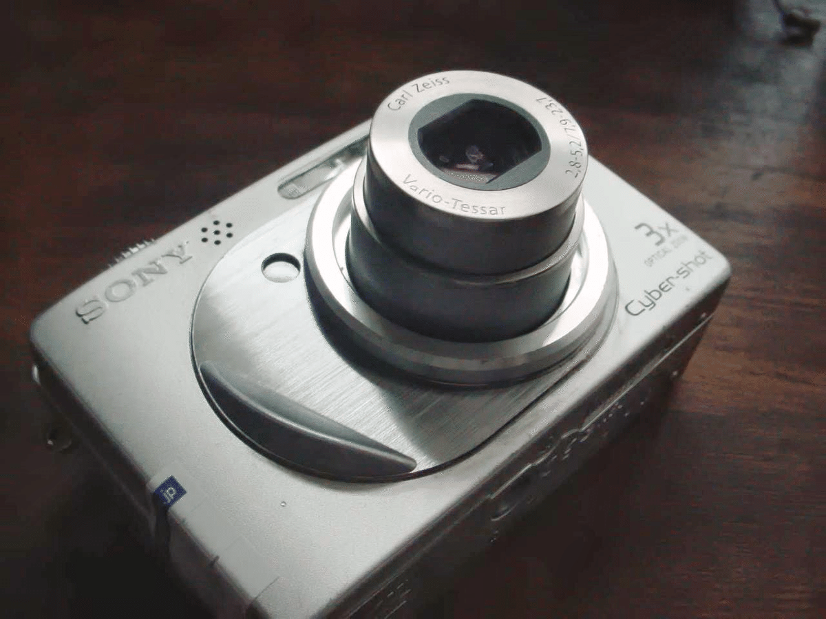 SONY Cyber-shot DSC-W1|元田中マロ SONY Cyber-shot DSC-W1|元田中マロ