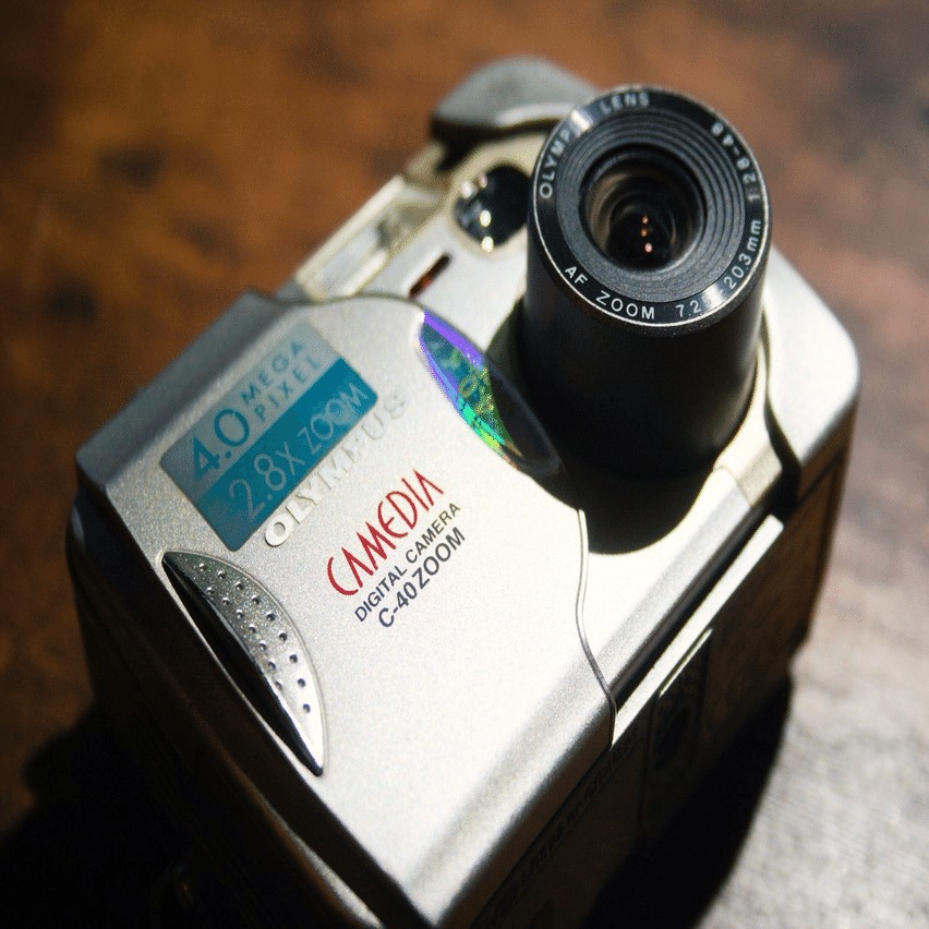 OLYMPUS　CAMEDIA C-40ZOOM　　デジカメ OLYMPUS CAMEDIA C-40 Zoom｜元田中マロ