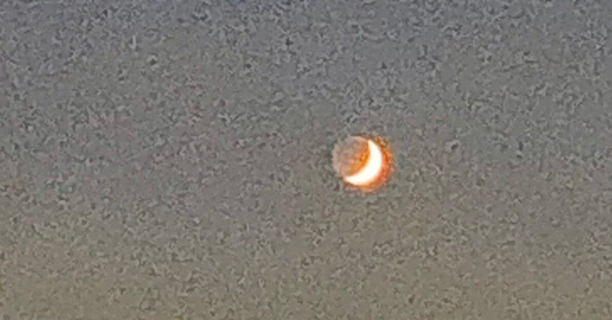 三日月🌙に想いを積む】(フォトポエム21短歌)｜プラム