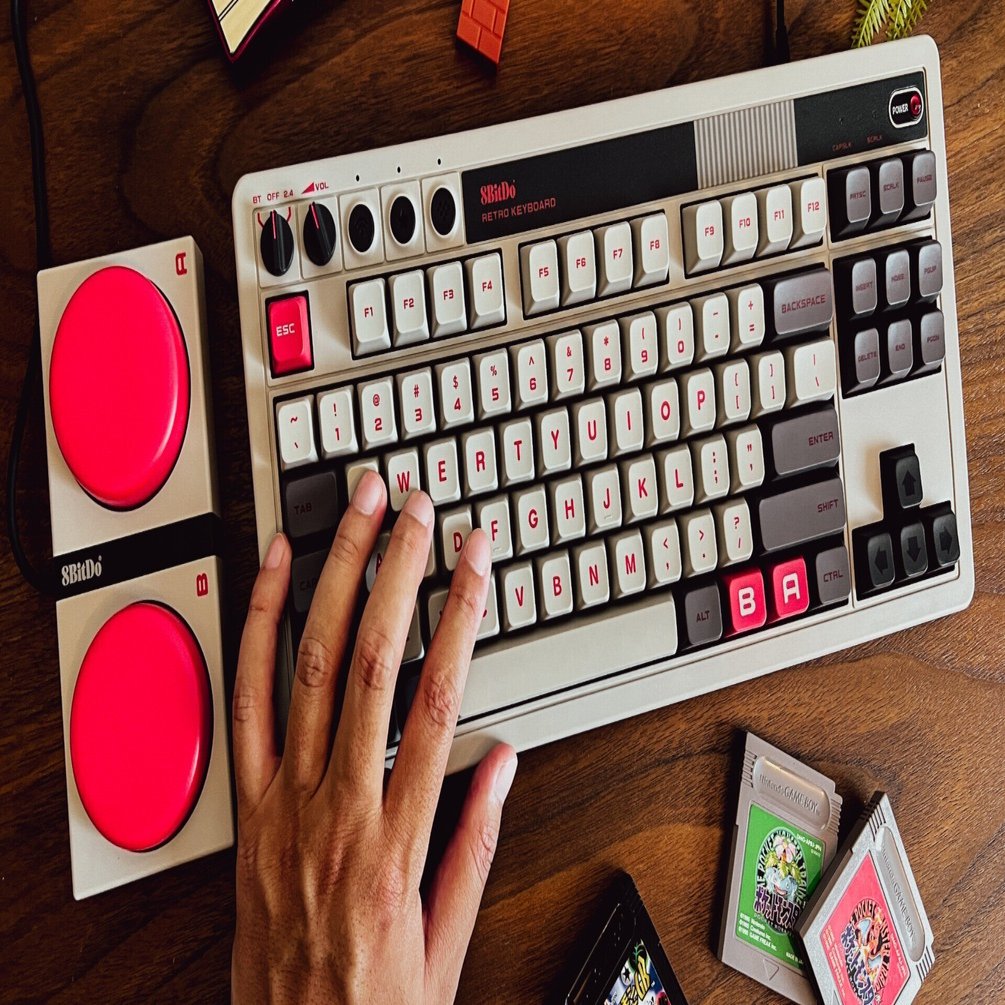 【未開封】8BitDo Retro メカニカルキーボード Famicom色 ファミコン風メカニカルキーボード「Retro Mechanical Keyboard」海外