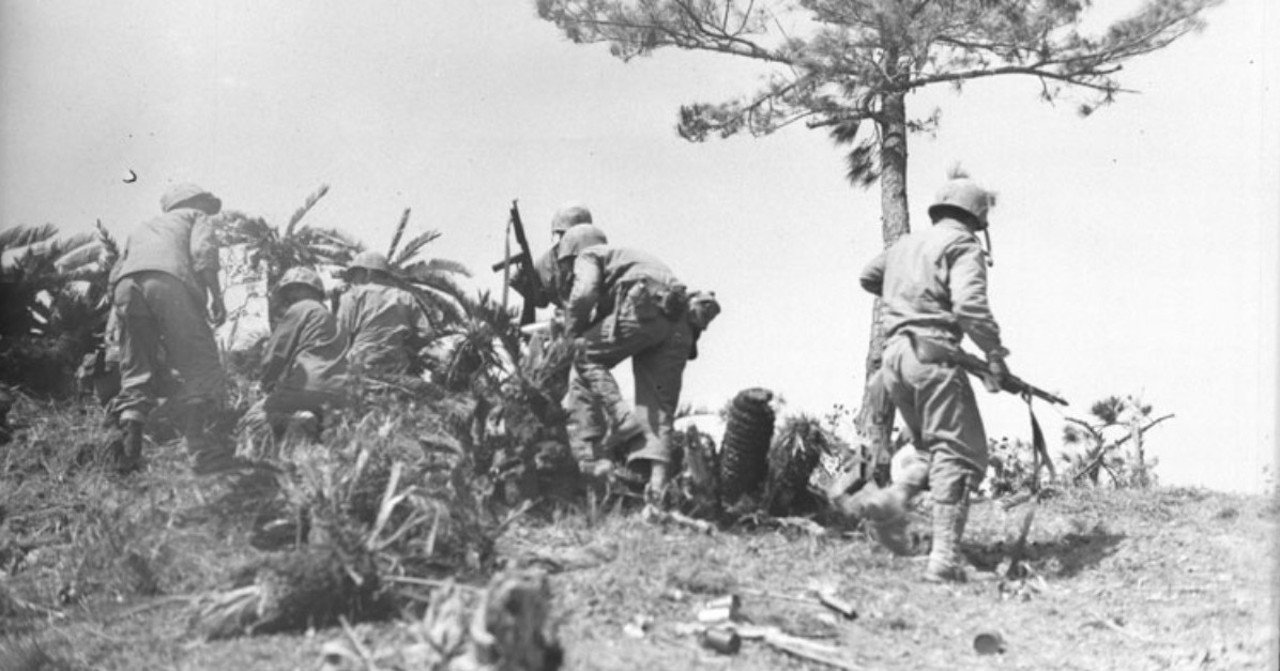 沖縄戦 １９４５年５月１５日 シュガーローフ争奪戦つづく 米兵による沖縄住民殺害 日本兵捕虜の性器を狙ったリンチ 遺体への銃撃など残虐行為が頻発 棒兵隊 Note