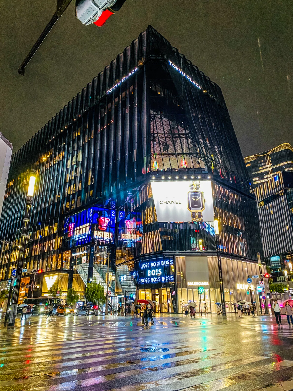 ぶらり散歩】夜の銀座はしっとりとした雨が似合う｜エアトラベラー