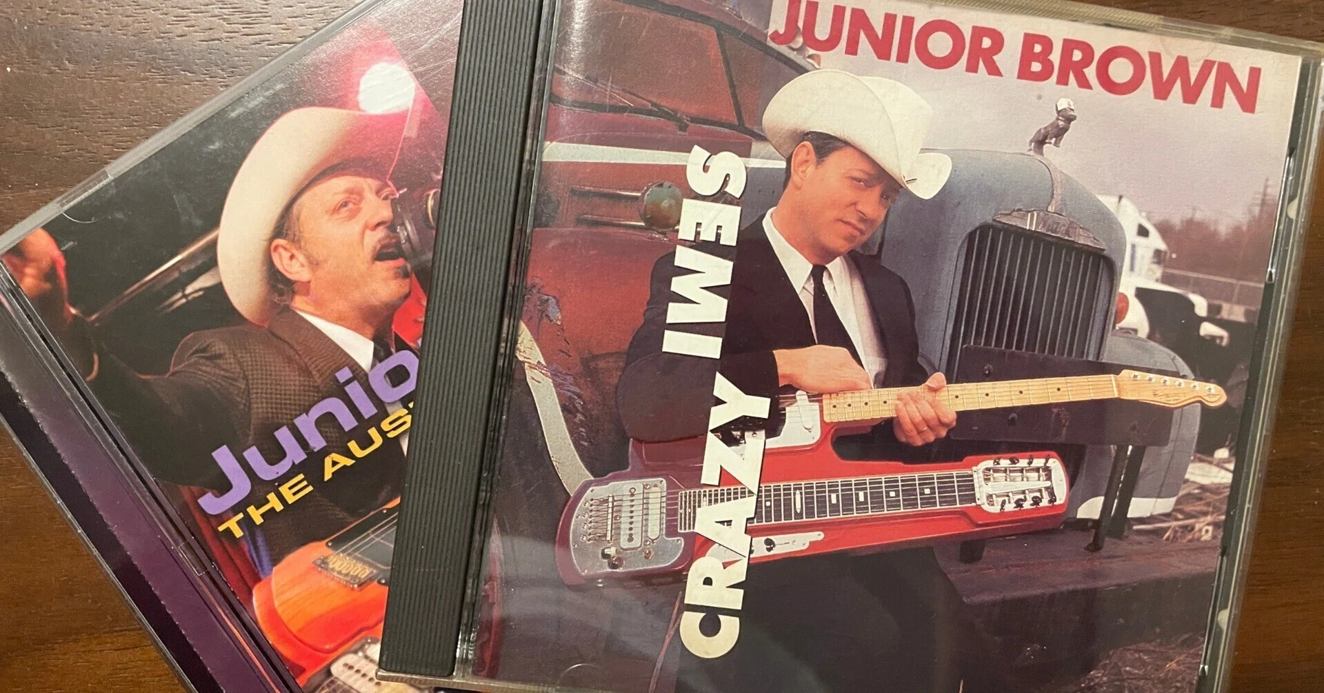 カントリーのギター・スティールギター名手Junior BrownのGuit-Steel 