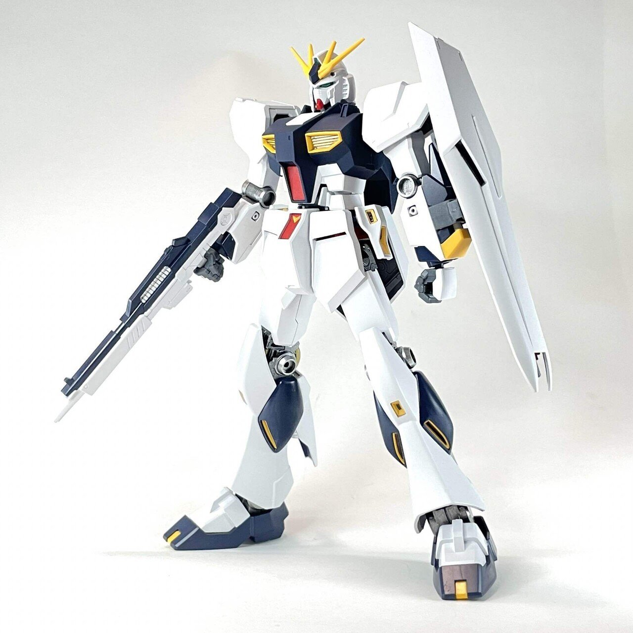 プラモデル】EG νガンダム (機動戦士ガンダム 逆襲のシャア プラモデル】EG νガンダム (機動戦士ガンダム 逆襲のシャア
