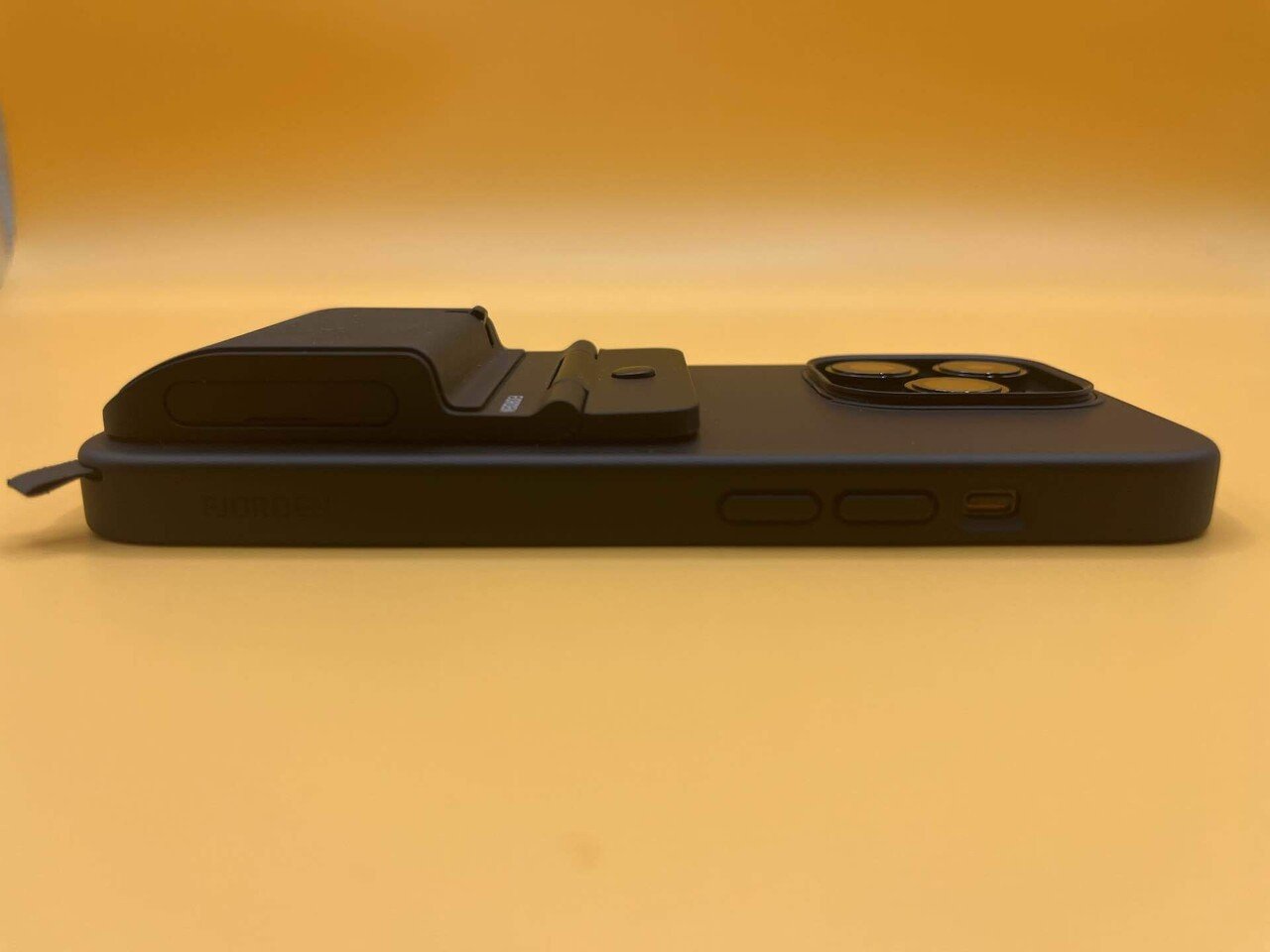 【超お手軽ライカ】Fjorden（フィヨルデン）iPhone用カメラグリップ Fjorden｜iPhoneカメラの操作性・撮影品質を向上するカメラ